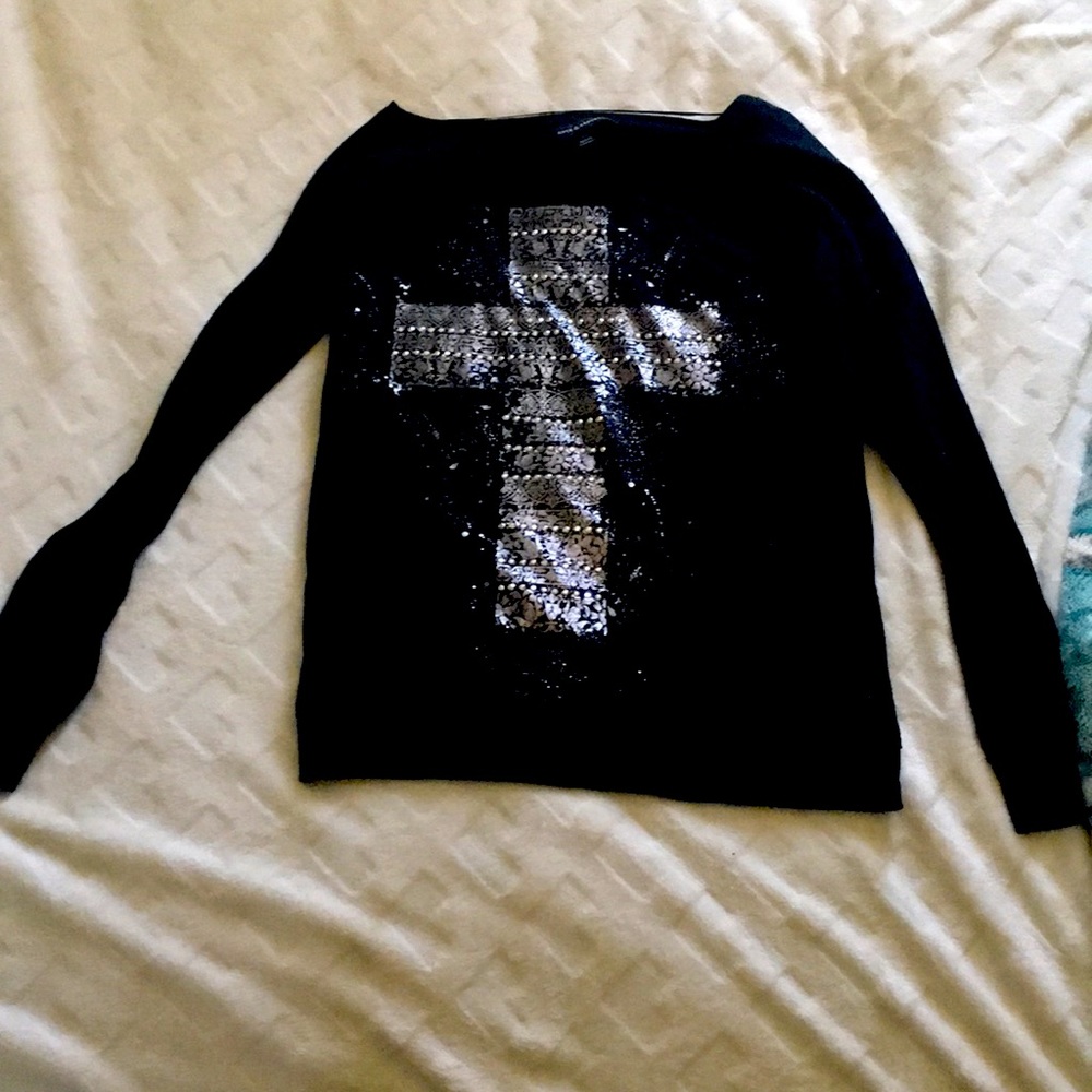 Black soft sweater w/rhinestone cross ✝️